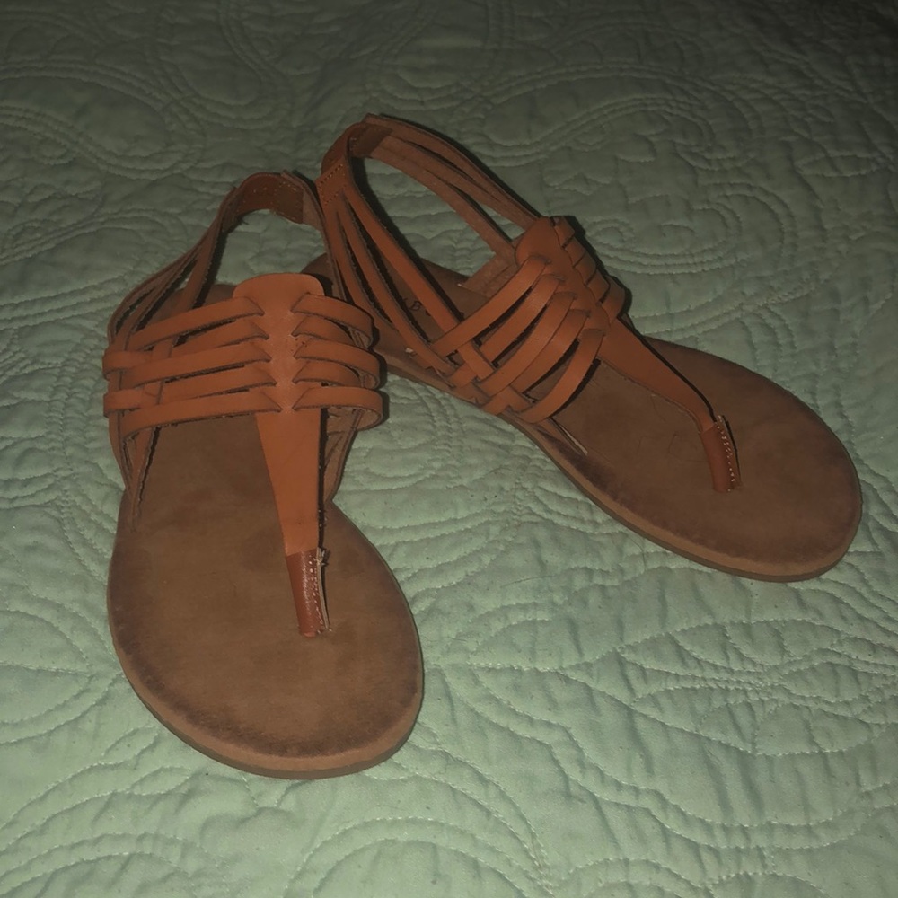 6.5 Tan sandals